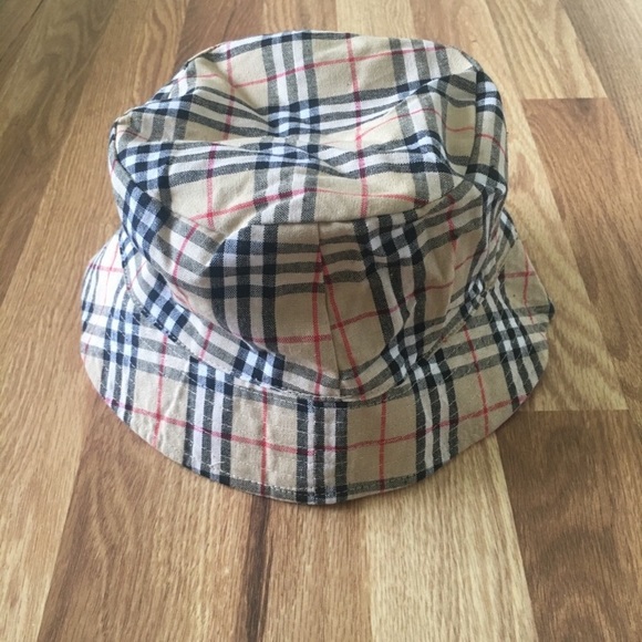 ‼️BUY ONE IN FULL PRICE, GET ONE FREE‼️ Burberry Fabric Reversible Bucket Hat - Picture 2 of 3